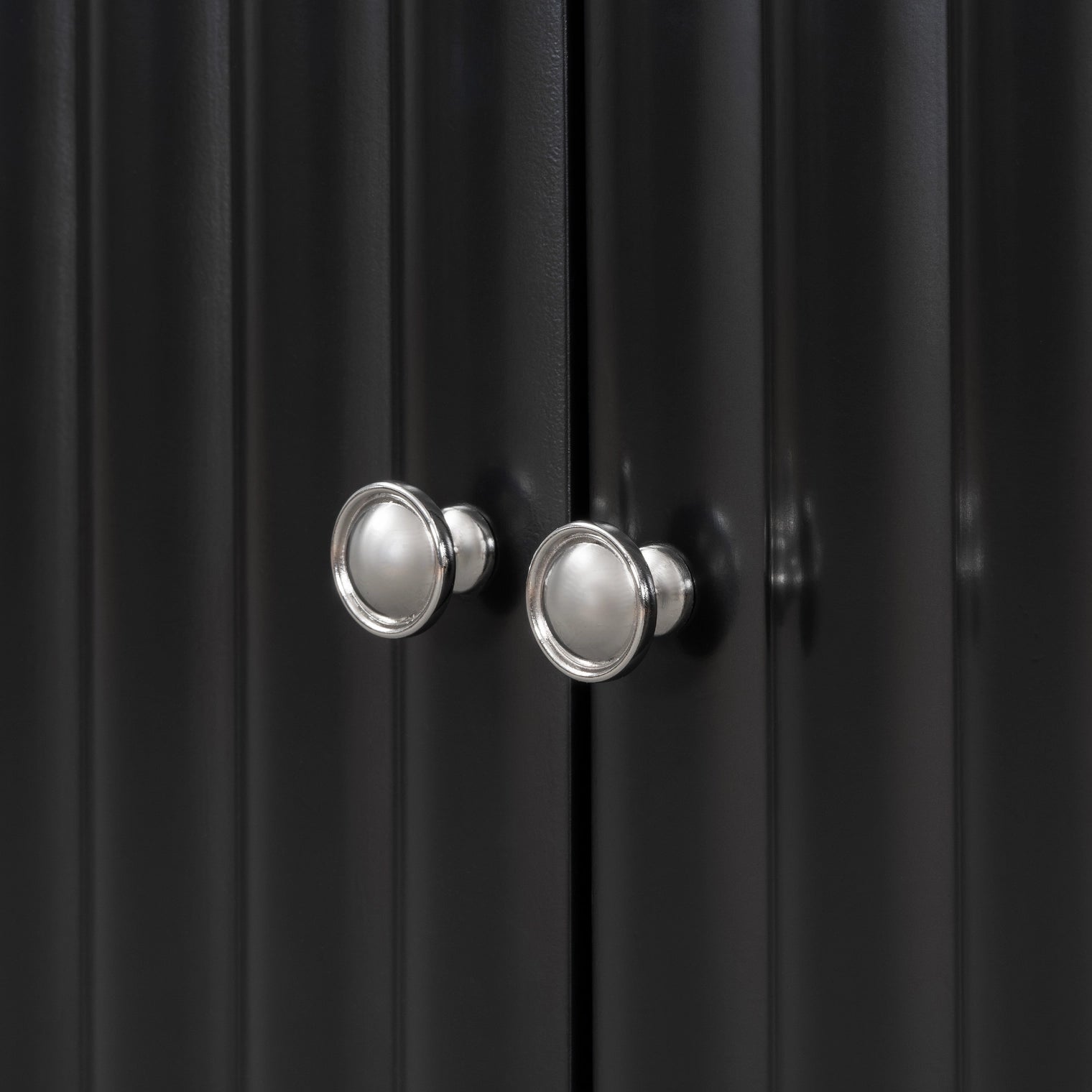 4-Door Sideboard with Wavy Pattern & Cylindrical Legs